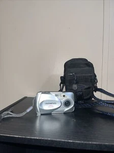 Olympus Camedia D560 Silver 3.2MP 3x Optical Zoom 1.8inch Screen Untested Parts - Picture 1 of 4