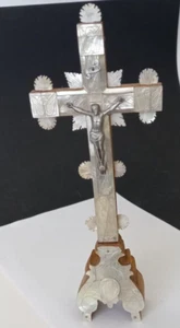 Antikes freistehendes Kruzifix Kreuz aus Perlmutt & Olivenholz aus Jerusalem - Bild 1 von 22