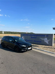Ford Focus ST 2.0 EcoBoost 250PS Turnier Schwarz Scheckheft Gepflegt TOP Zustand - Bild 1 von 15