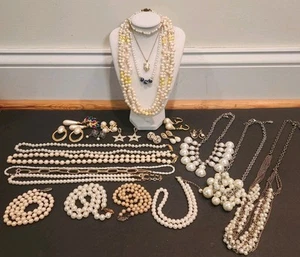 Vintage Pearl & Pearlesque Jewelry Lot Mix Of Vintage To New Gold & Silver Tone - Picture 1 of 8