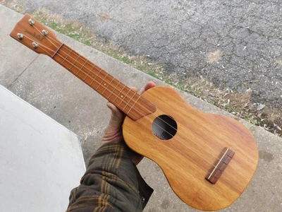 ukelele suprano Kamaka vintage apenas tocado etiqueta blanca Foto 1 de 4