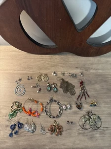 Lot of 24 Pair of Pierced Earrings Costume Jewelry - Picture 1 of 4