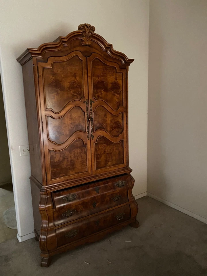 Armario en tono madera Henredon Collection  Foto 1 de 1