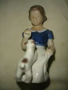 Adorable Bing and Grondahl Girl giving treat to a Puppy #2310 Porcelain figurine - Picture 1 of 8