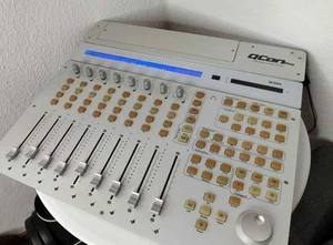 ICON QCon Pro MIDI DAW Controller – 8 Motorfader, Jog Wheel, USB - Bild 1 von 5