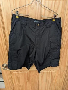 Tactical 5.11 Shorts - schwarz - 34 neu ohne Etikett - Bild 1 von 4