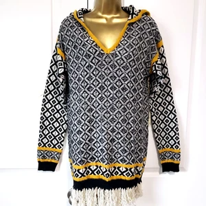 New BKE Aztec Print Hooded Fringes Accent Southwest Style Sweater sz Large - Picture 1 of 7