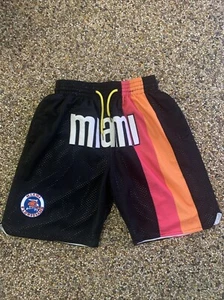 Miami Heat Shorts Mens L Black Mitchell & Ness Swingman Floridians NBA Retro - Picture 1 of 8