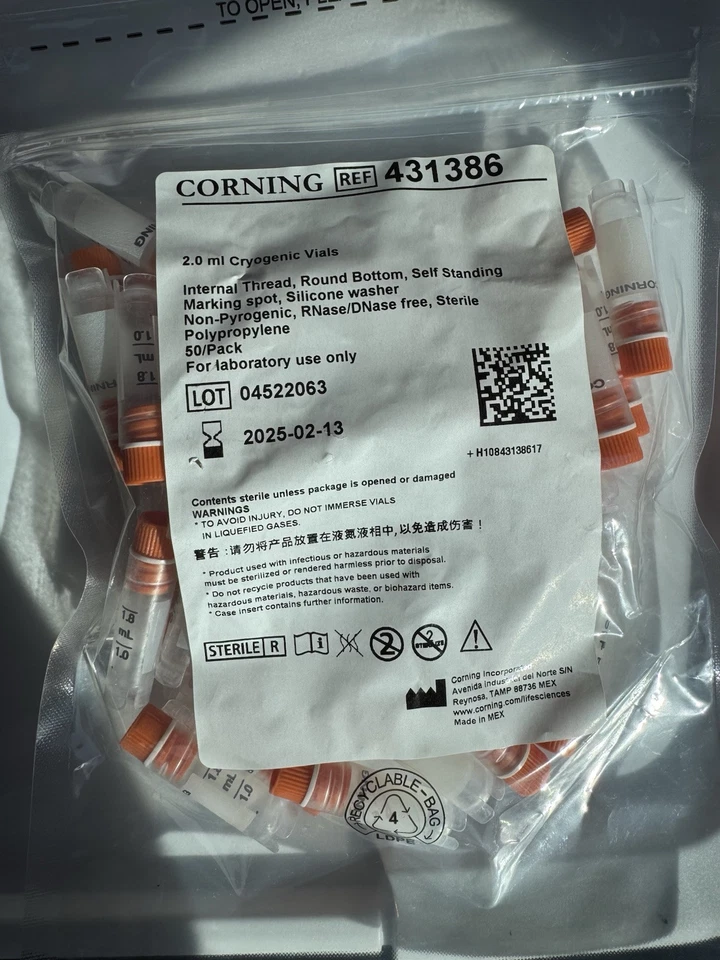 Corning 431386 Sterile 2mL Cryogenic Vial w/ Round Self-Standing pack of 50 - Image 1 of 1