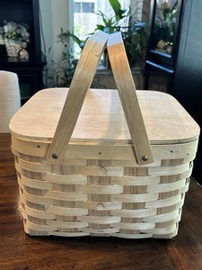 NEW Vtg Wooden 13 1/4” Sq Picnic Woven Basket W/Hinged Lid & Riser - Picture 1 of 8