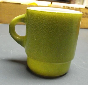 VINTAGE LIME GREEN FIRE KING COFFEE MUG CUP STACKING ANCHOR HOCKING GLASS - Picture 1 of 4