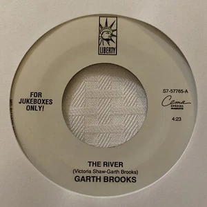 Garth Brooks 45 The River / We Bury the Hatchet jukebox country 1991 NM - Picture 1 of 3
