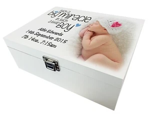 Neugeborenes Baby Erinnerungsbox, Geburtstags Andenkenbox, personalisierte weiße Holzbox. - Bild 1 von 12