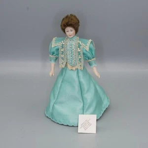 Casa de muñecas 1:12 hecha artesanalmente dama finamente vestida - Imagen 1 de 8
