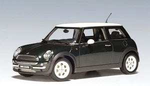 2001 MINI COOPER BRITISH RACING GREEN by AUTOart #74823 1:18 NEW IN DAMAGED BOX - Picture 1 of 4