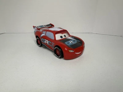 Vehículo 2024 Cars Global Racers Cup Drift & Race LIGHTNING MCQUEEN con 2 modos Foto 1 de 4
