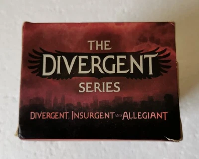 Veronica Roth THE DIVERGENT SERIES 3 x Paperback Books - Image 1 of 4