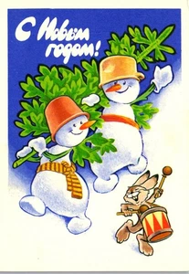 1981 Russian USSR New Year Postcard Snowman Carrying Tree ~ Bunny Rabbit - Picture 1 of 3