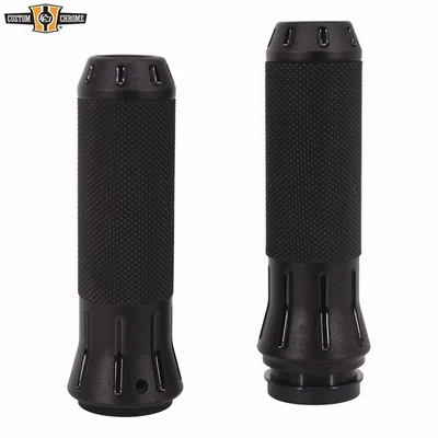 Empuñaduras negras Cobra personalizadas 'TBW' con goma antideslizante para Harley Touring 2008-up Foto 1 de 4