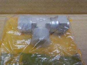 CAT, Caterpillar 6V-9837, 13/16" Tee Adapter, 6V9837, - Foto 1 di 7