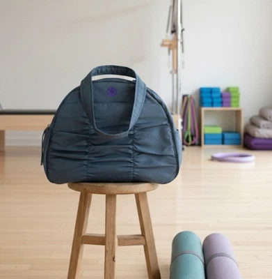 Bolsa de Yoga Gaiam Metro Gris Púrpura Estera Portabotellas de Agua con Bolsillos 15x12x6 pulgadas Foto 1 de 4