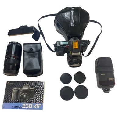 Yashica 230-AF fotocamera pellicola 35 mm con obiettivi 50 mm e 70-210 mm, flash, borsa - Immagine 1 di 4