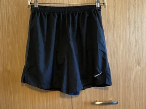 Nike Dri-Fit Damen schwarz Shorts Größe Medium grau Mesh Seiten innen Slip -- 4,5" - Bild 1 von 10