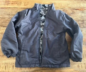 Jungen Wendejacke Größe 10/12 Fleece Camouflage & grau leichter Mantel von Athletech - Bild 1 von 2