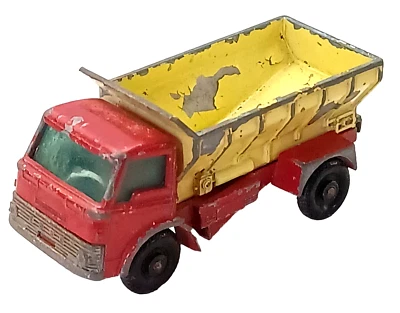 Vintage Matchbox Lesney No. 70 Grit-Spreading Truck Yellow Red Diecast Toy - Image 1 of 4