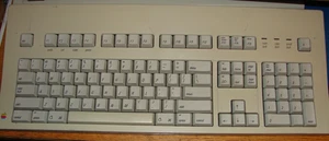 Apple Extended Keyboard (M0115) ADB Keyboard - Picture 1 of 4