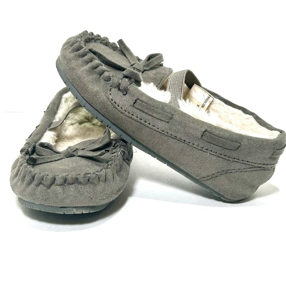 Zapatos forrados con mocasín para niñas Celine talla 6T gris objetivo #17730 buen estado limpio. Foto 1 de 4