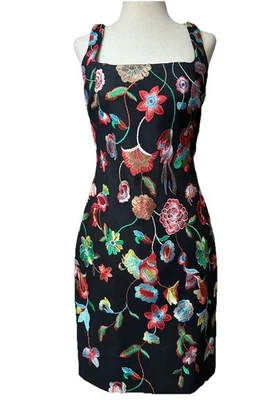 Платье-футляр Nicole Miller с цветочной вышивкой размер 4 КОРОЧЕ ИЗМЕНЕННЫЙ ПОДОЛ  - Изображение 1 из 4