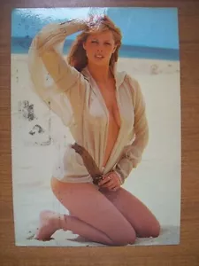 CARTOLINA FOTO RAGAZZA IN SPIAGGIA - ANNI 80 - viaggiata ( C06 ) - Imagen 1 de 1