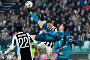 CR7 Cristiano Ronaldo Bicycle Kick Goal Art Wall Room Poster - POSTER 20x30 - Picture 1 of 4