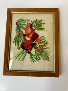 Colgante de pared con marco de aguja hecho a mano rama de pino Cardinal Birds - Imagen 1 de 4