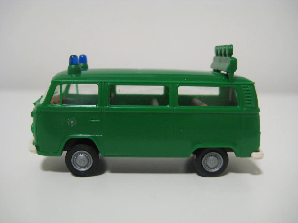 Brekina H0 33085 - Autobús de policía Volkswagen T2 verde claro - Imagen 1 de 4