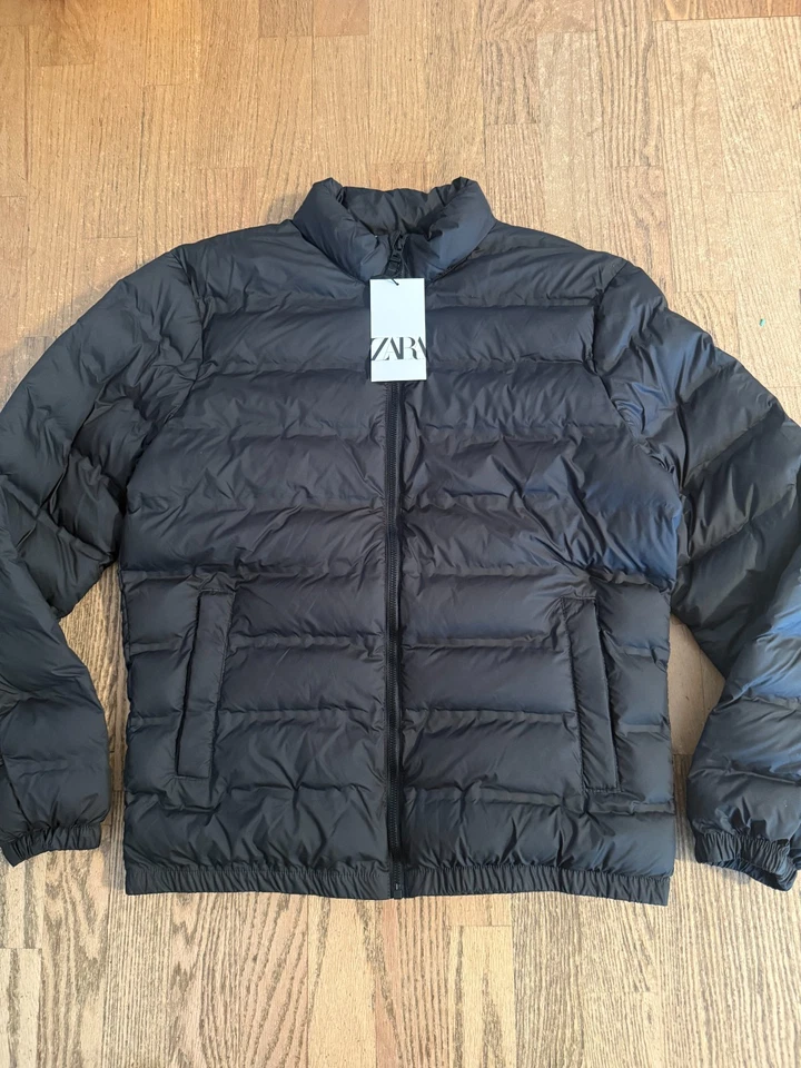 CHAQUETA ACOLCHADA LIGERA NEGRA ACOLCHADA NEGRA M $99 4302 / 520 / 800 NUEVA CON ETIQUETAS ZARA PARA HOMBRE Foto 1 de 4