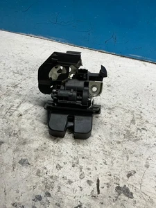 AUDI A3- S-LINE 2011 -8P- 2.0 D- BOOT CATCH MOTOR MAGNETEINHEIT - Bild 1 von 3