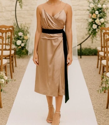 Vestido Vera Wang Maids Hasta el Té Cintura Corbata Sin Mangas en Taupe Talla 8 Foto 1 de 4