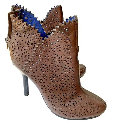 Botines FLAW Juicy Couture Y2K Vintage Tacones Recortados Cuero Tachonado Talla 6.5 Nuevos Foto 1 de 4