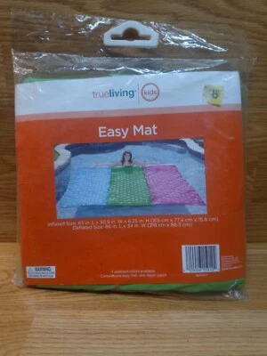 Flotador de piscina verde True Living Easy Mat tamaño: 65" largo 30" ancho 6" altura 👍 Foto 1 de 4