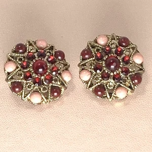 Vintage Domed Avon Clip On Earrings Red Cabochon Star Rhinestones & Gold Tone - Picture 1 of 5