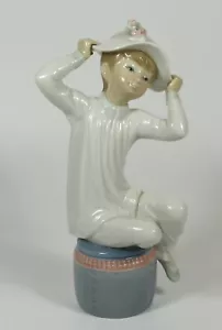 Retired Early Lladro Figure ~ Girl With Hat ~ 1147 ~ Retired 1985 - Picture 1 of 3
