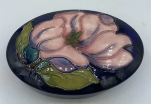 Moorcroft Pottery Cobalt Blue and Pink and dark green Trinket Box - Picture 1 of 3