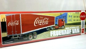 AMT Coca-Cola modellino FB pannello perline Fruehauf furgone semirimorchio modellino scala 1/25 - Foto 1 di 12