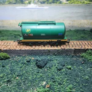 Hornby 00 gauge TTA BP oil tanker with Hazchem markings Used - Bild 1 von 6
