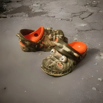 Zuecos Capelli NY Dinosaurio Verde Zapatos Niños Pequeños (Talla: 6) CNY Crocs Slides  Foto 1 de 4