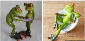 Frogs Toads Pulling Pants / Frog in Chair Ornament Home Bathroom Fun Décor - Picture 1 of 19