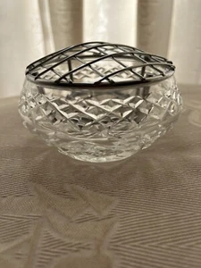 Kristall/geschliffenes Glas Rosenschale mit Metall Blumenhalter 3,5" Gesamtdurchmesser - Bild 1 von 4