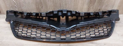 Grelha de radiador Toyota Yaris 2012-2014 peça OEM #53111-52640 - Imagem 1 de 4